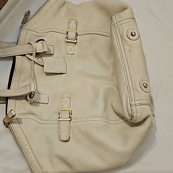 Vintage YSL Cream Leather Hobo - Picture 2 of 11
